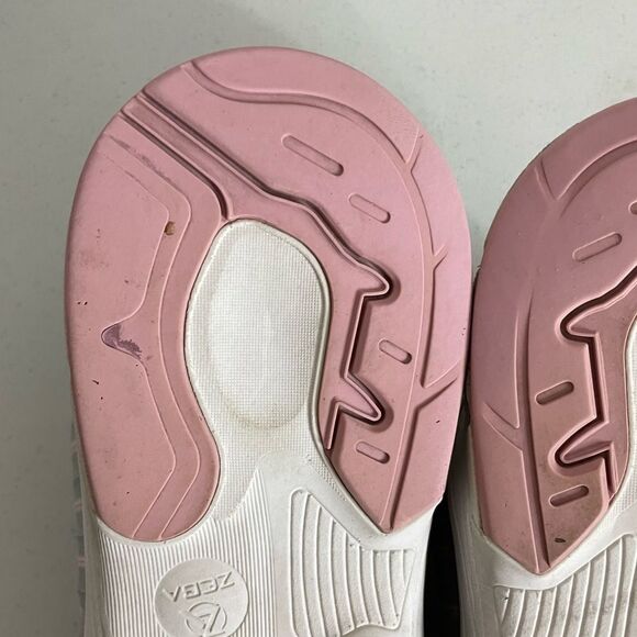 Zeba Grey Slip On Hands Free Sneakers Size 11 - Picture 14 of 16